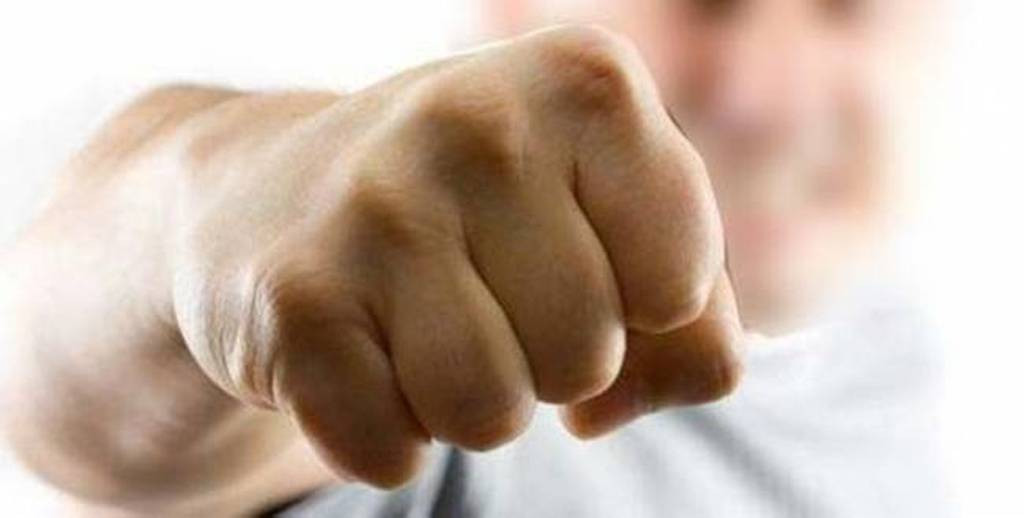 Χανιά: Βρετανοί στρατιώτες σάπισαν στο ξύλο νεαρό